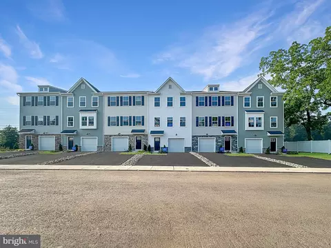306 Bennetts Ct, Hatfield, PA 19440