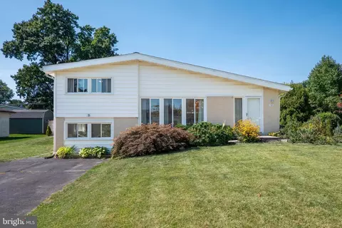1582 Sullivan Dr, Blue Bell, PA 19422