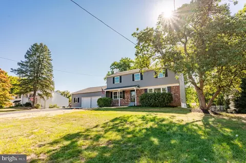 711 Canterbury Ln, Horsham, PA 19044