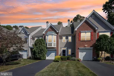 11 Saddle Ct, Schwenksville, PA 19473