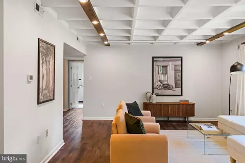 8201 Hull Dr, Glenside, PA 19038