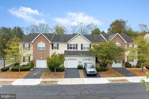 927 Avondale Dr, Red Hill, PA 18076