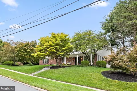 1303 Dundee Dr, Dresher, PA 19025