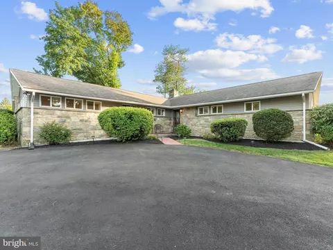 7763 Larzelere Ln, Wyncote, PA 19095