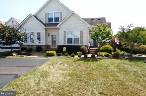 1073 Burgundy Cir, Pennsburg, PA 18073