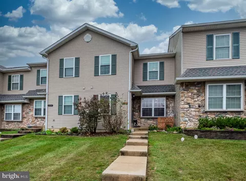 1224 Pin Oak Dr, Perkiomenville, PA 18074