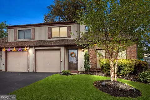 25 Jack Ladder Cir, Horsham, PA 19044