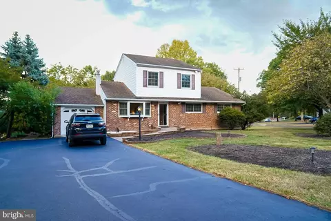 30 Featherbed Ln, Audubon, PA 19403