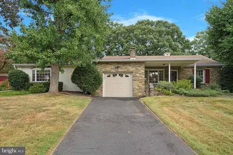 8030 Hammond Rd, Cheltenham, PA 19012