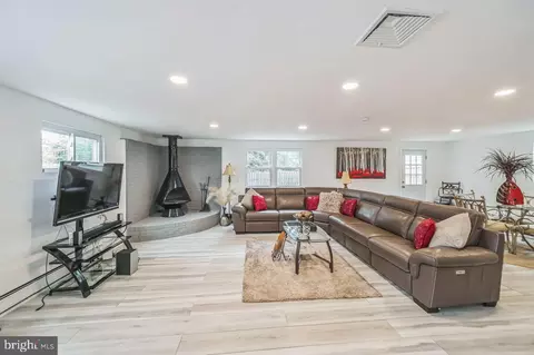 1266 Nolen Rd, Abington, PA 19001
