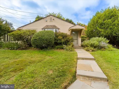 8106 Southampton Ave, Glenside, PA 19038