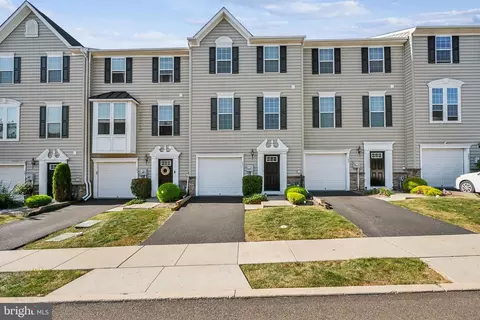 605 Susan Cir, North Wales, PA 19454