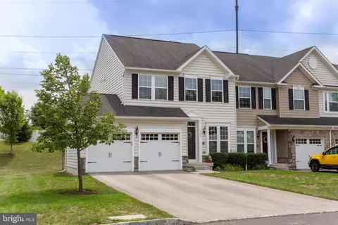 48 Hawkswell Cir, Oreland, PA 19075