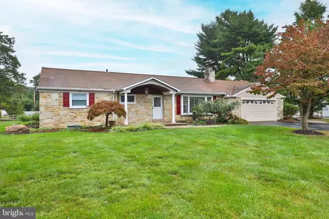 95 Radburn Rd, Huntingdon Valley, PA 19006