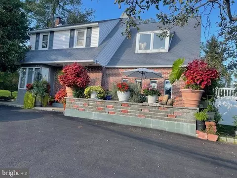 611 Anne St, Huntingdon Valley, PA 19006