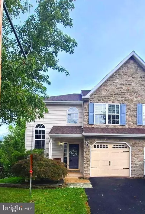 301 Cherry St, Pennsburg, PA 18073