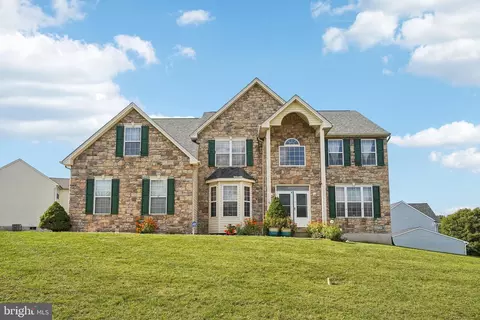 10 Country Dr, Pottstown, PA 19464
