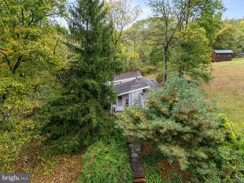 2420 Sumneytown Rd, Harleysville, PA 19438