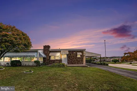 1301 Hillcrest Rd, Conshohocken, PA 19428