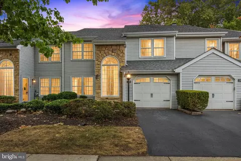 352 Carmen Dr, Collegeville, PA 19426
