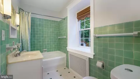 Bath - 201 Rices Mill Rd, Wyncote, PA 19095 photo 1 of 4