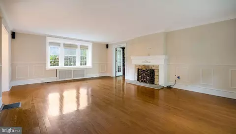 Living - 201 Rices Mill Rd, Wyncote, PA 19095 photo 2 of 5