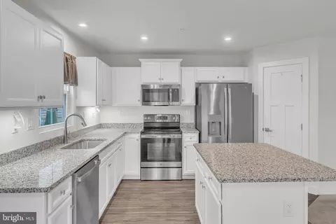 504 Steeplechase Ln, Pottstown, PA 19464