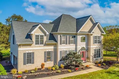 809 Hidden Forest Dr, Collegeville, PA 19426