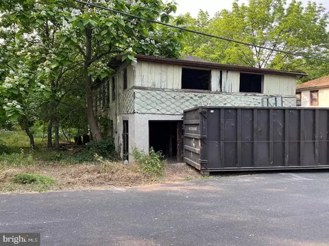 16 Woodside Ave, Schwenksville, PA 19473