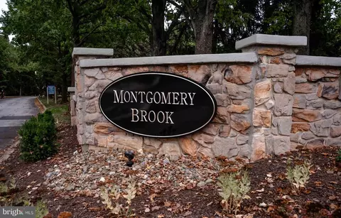 815 Foxmeadow Dr, Royersford, PA 19468