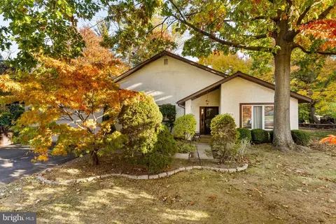 10 White Birch Ln, Horsham, PA 19044