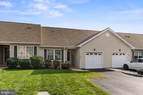 208 Franklin Ct, Royersford, PA 19468