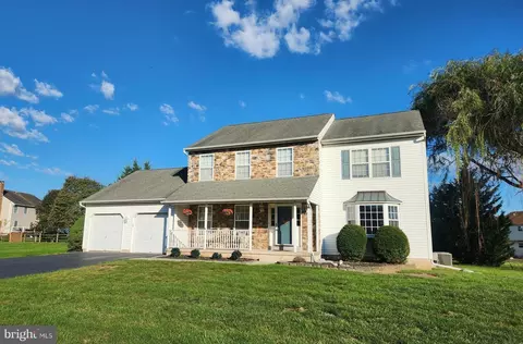 51 Edmonds Dr, Royersford, PA 19468