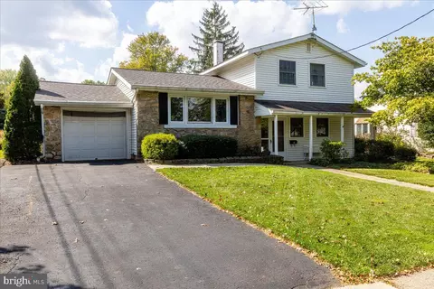 18 Indian Valley Ln, Telford, PA 18969