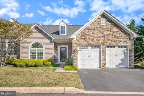 102 Caspian Ln, Eagleville, PA 19403