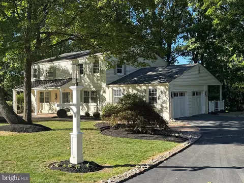 2 Red Maple Dr, Lafayette Hill, PA 19444