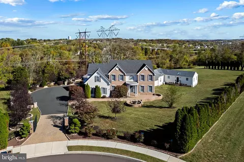 140 Meadowland Dr, Collegeville, PA 19426