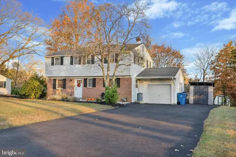 305 Upper Valley Rd, North Wales, PA 19454