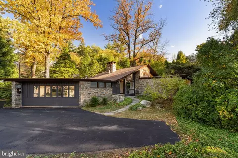 250 E Waverly Rd, Wyncote, PA 19095