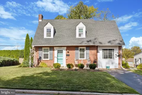 2327 N Gilinger Rd, Lafayette Hill, PA 19444
