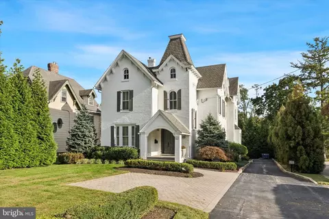 105 Ardmore Ave, Ardmore, PA 19003