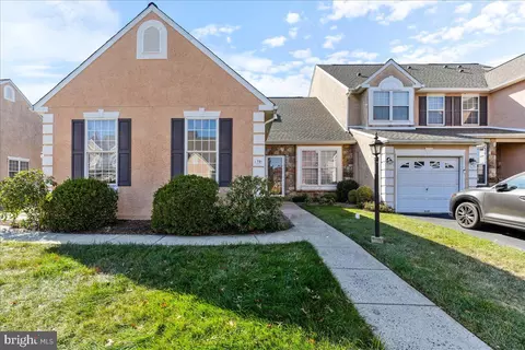 78 Wheatsheaf Ln, Norristown, PA 19403