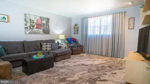Entry Way - 1401 Panther Rd, Wyncote, PA 19095 photo 8 of 24