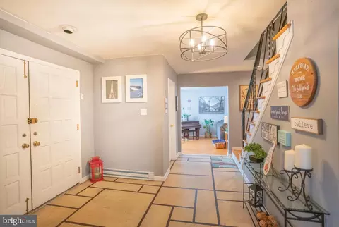 Entry Way - 1401 Panther Rd, Wyncote, PA 19095 photo 4 of 24