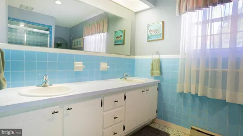 Bath - 1401 Panther Rd, Wyncote, PA 19095 photo 3 of 5