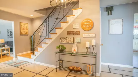Entry Way - 1401 Panther Rd, Wyncote, PA 19095 photo 3 of 24