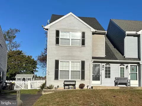14 Schoolside Ct, Royersford, PA 19468