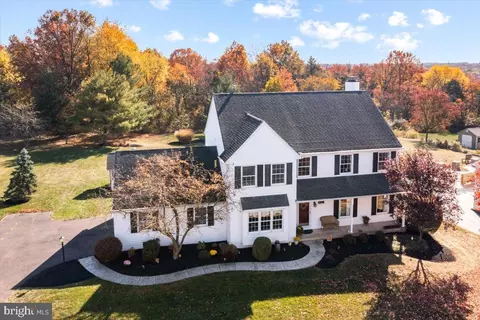5 Eileen Ln, Royersford, PA 19468