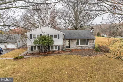 325 N Layfield Rd, Perkiomenville, PA 18074