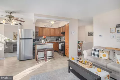 204 Meadowview Ln #204, Mont Clare, PA 19453